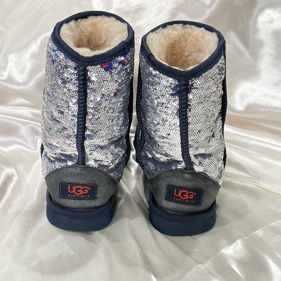 Ugg Short Stellar Sequin Boots Silver Red Blue Shearling Size 6 Special Edition - Picture 4 of 13